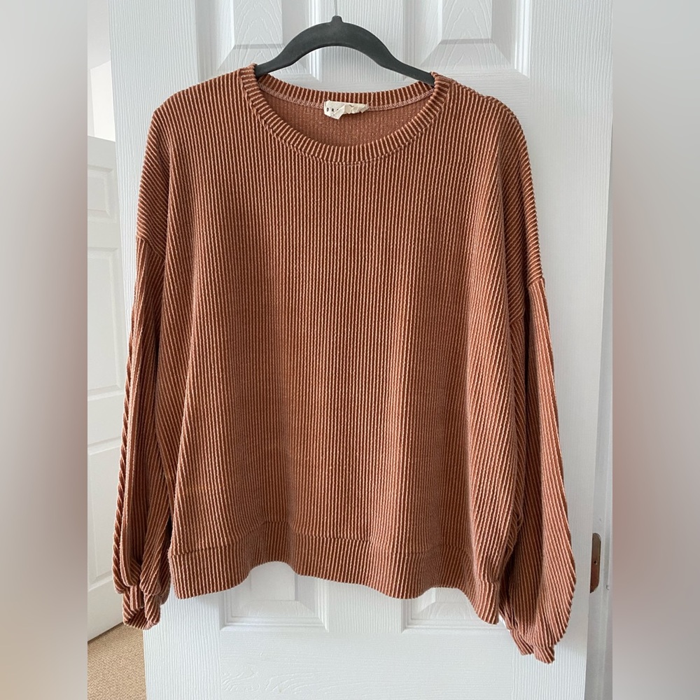 ribbed, flowy, orange top